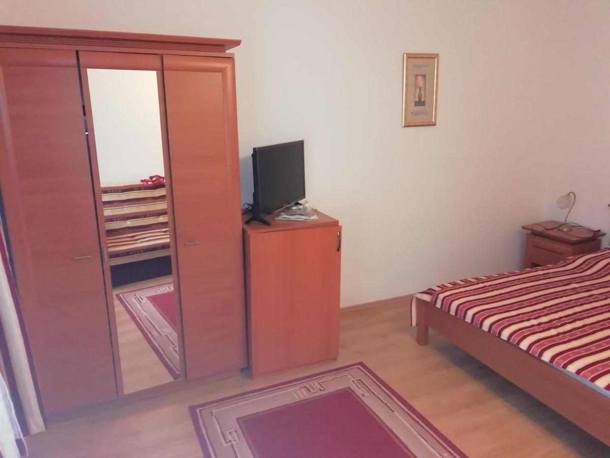 Asta La Vista Vendeghaz Hotel Mişcolţ Exterior foto