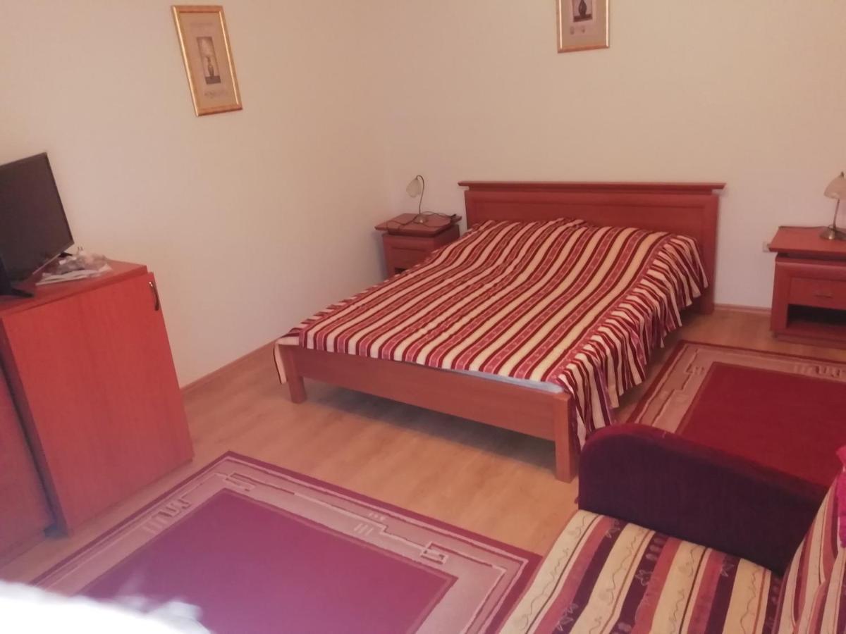 Asta La Vista Vendeghaz Hotel Mişcolţ Exterior foto