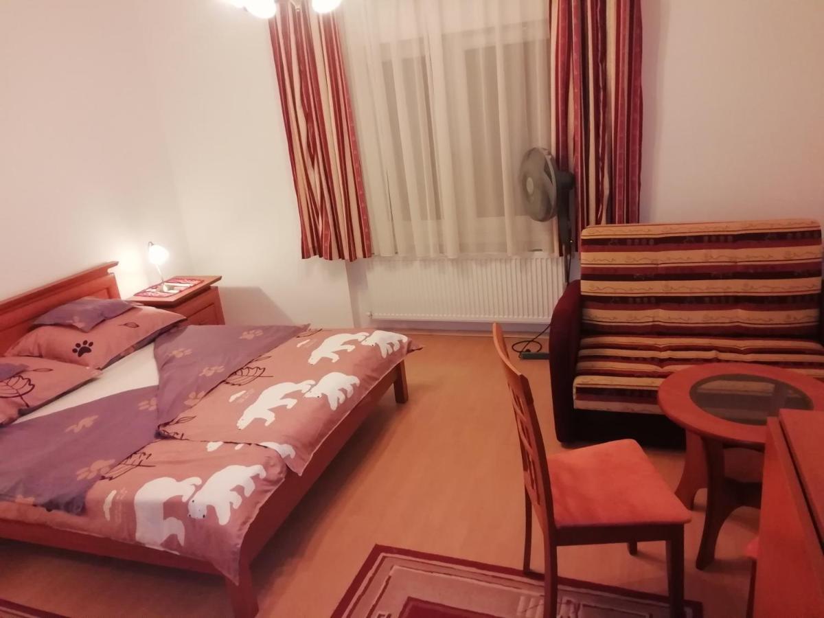 Asta La Vista Vendeghaz Hotel Mişcolţ Exterior foto
