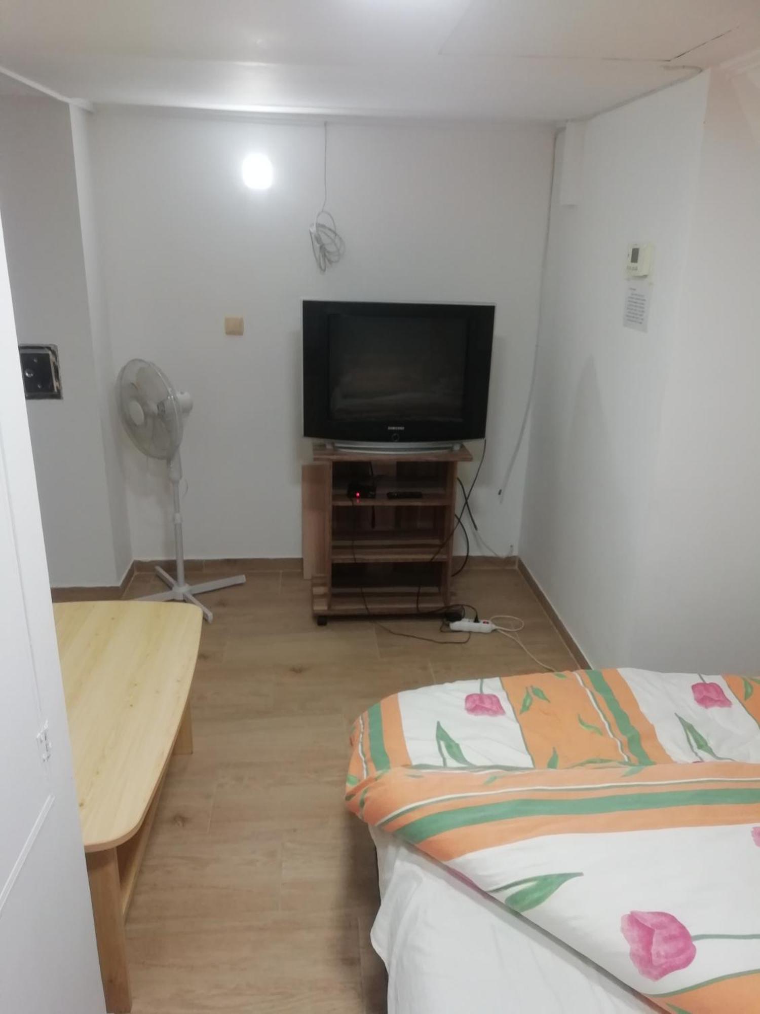 Asta La Vista Vendeghaz Hotel Mişcolţ Exterior foto
